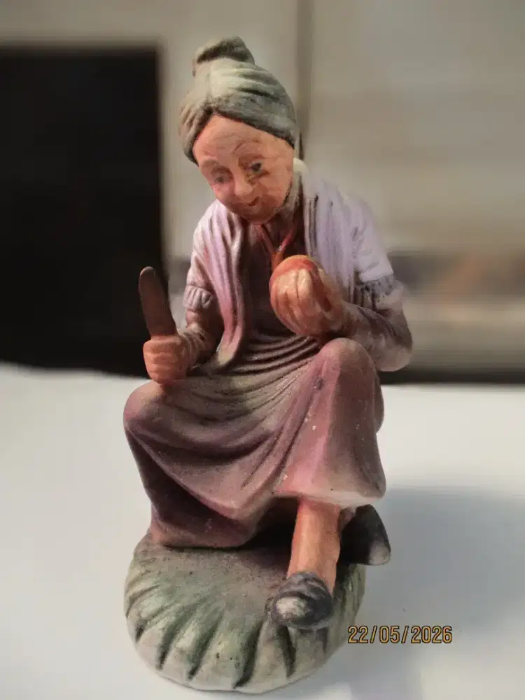Vintage Keramik Karakter Nenek - Klasik Eropa (European Old Lady)