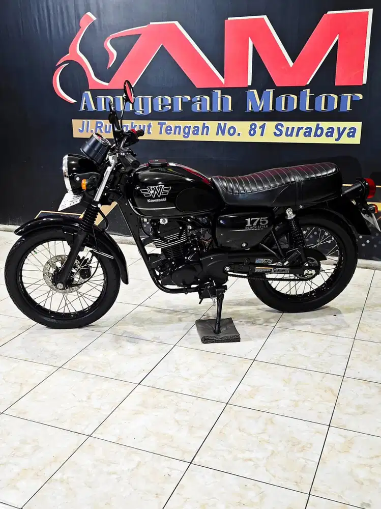 W175 SE Black Edition limited mewah reg.2023 . Anugerah motor rungkut