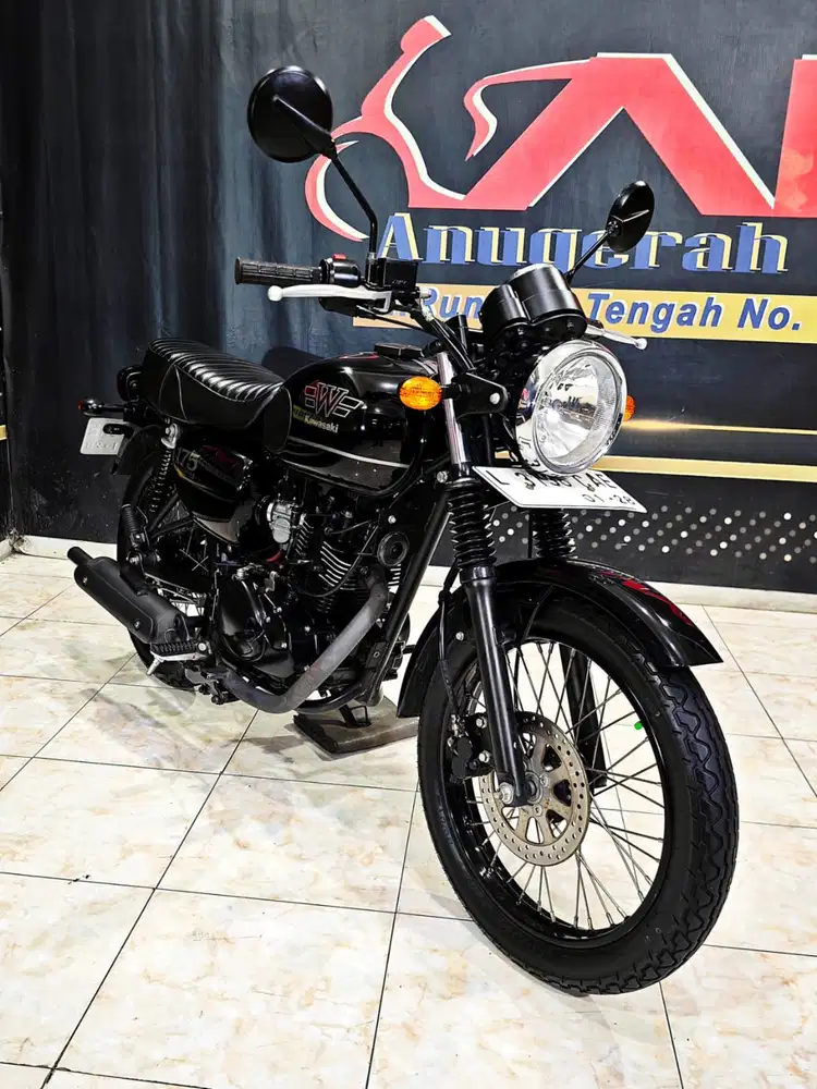 W175 SE Black Edition limited mewah reg.2023 . Anugerah motor rungkut