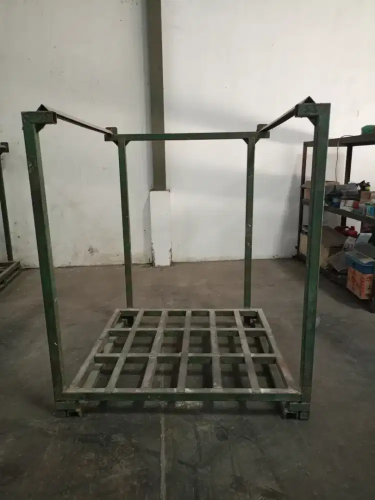 Pallet besi muat 1.000kg