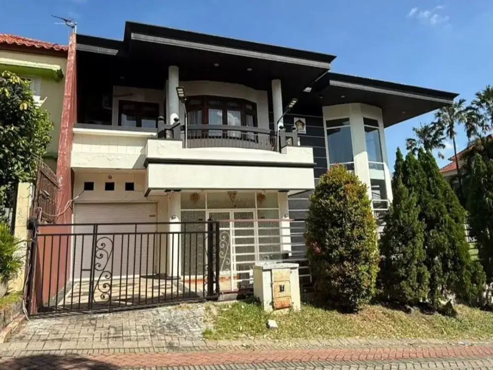 RUMAH HOOK MODERN CLASSIC, CITRALAND UTAMA, SURABAYA BARAT