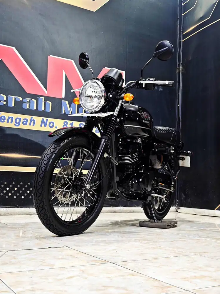 W175 SE Black Edition limited mewah reg.2023 . Anugerah motor rungkut