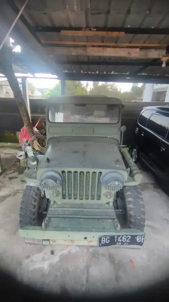 Jeep 1958 warna hijau tentara