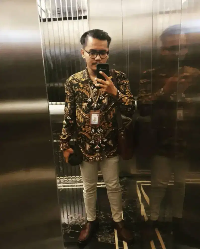 MENCARI LOWONGAN PEKERJAAN