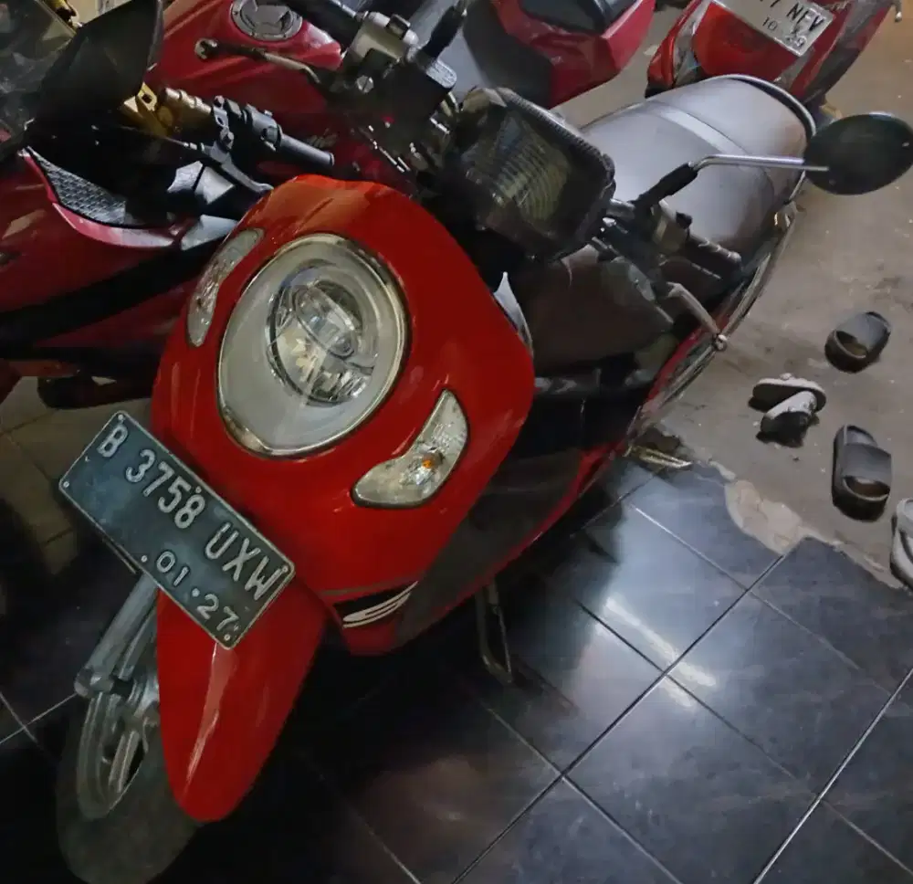 Scoopy 2021 pemakaian 2022
* surat2 komplit BPKB STNK