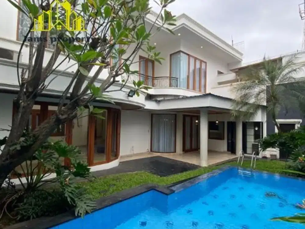 Disewakan Rumah Mewah 4 Kamar Tidur Luas 500M2 Private Pool Jakarta Selatan