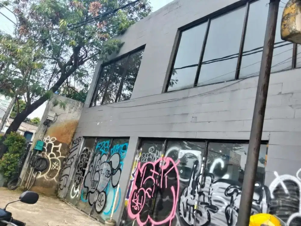 Disewakan Tanah Bangunan 2 Lantai Pinggir Jalan di Tb Simatupang