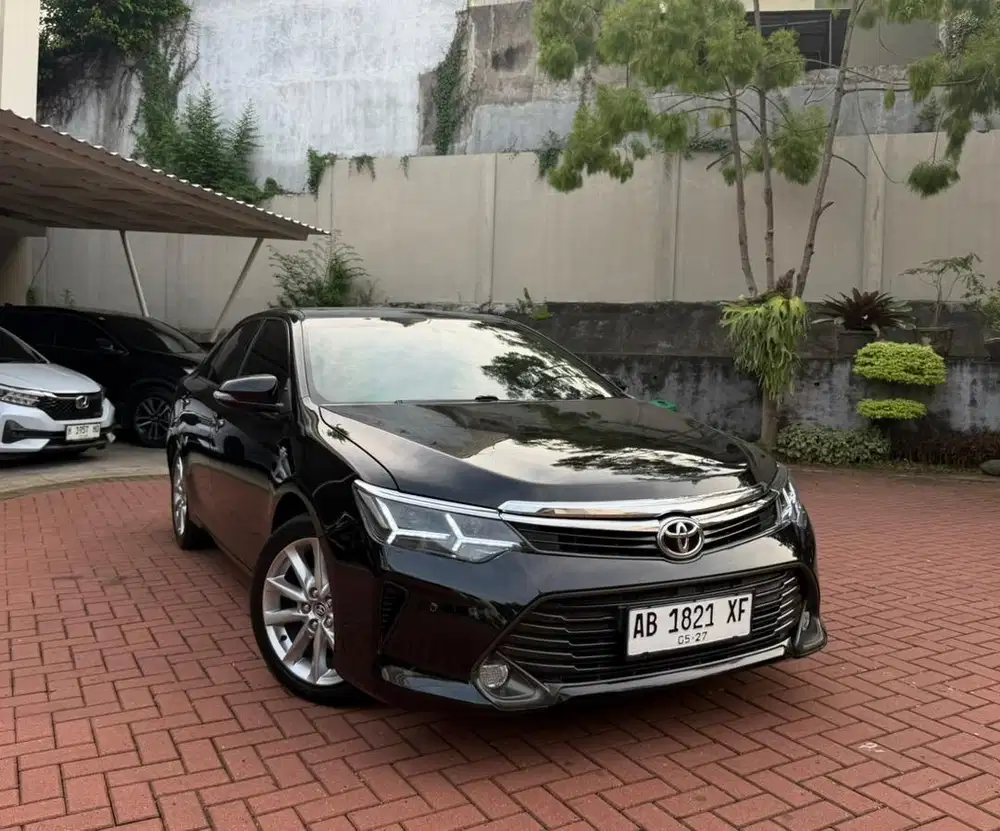 Camry V 2017 Matic Hitam LOW KM ! Pribadi !
