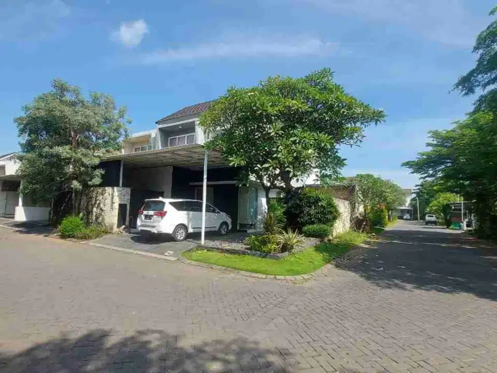 Disewakan rumah forest mansion full furnished ada private pool .Surabaya barat