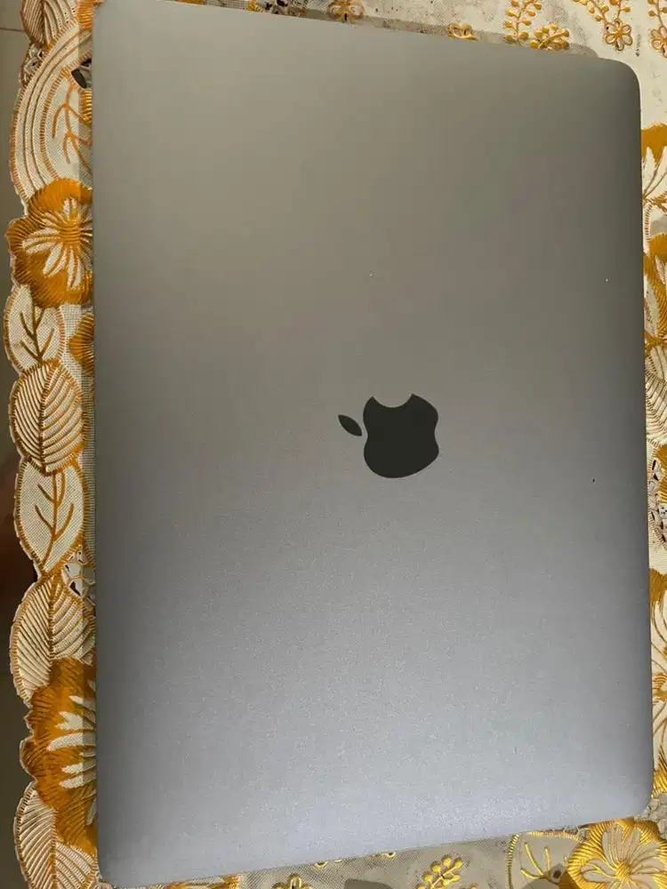 Like new Macbook air 13 M1 8/256gb 2020