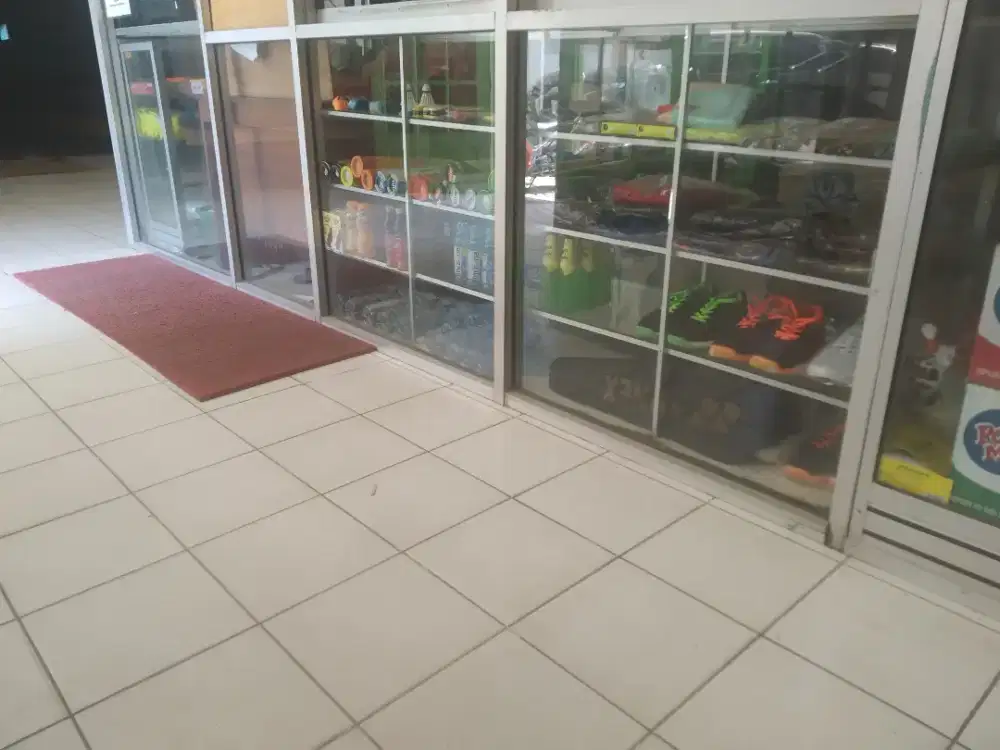 Di cari secepatnya karyawan jaga stand minuman & gor badminton
