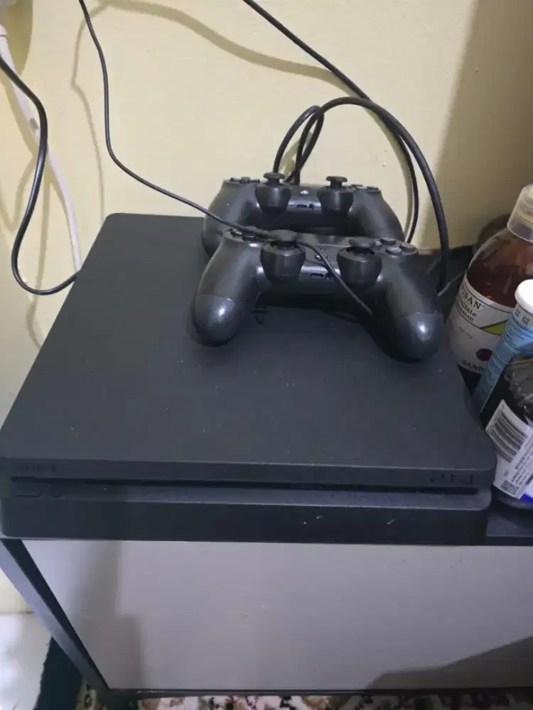 PS4 Slim 1TB Fullset