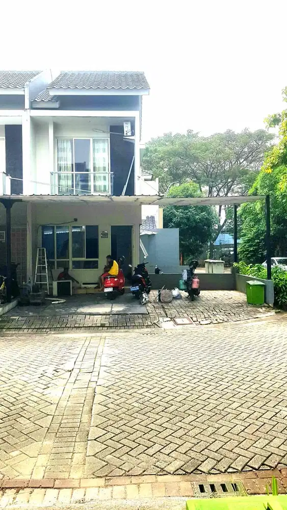 Disewakan Rumah Hoek Residence One Semi Furnished