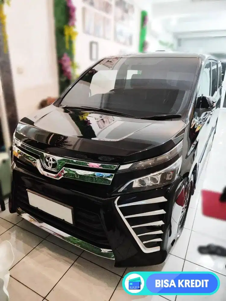 DIJUAL TOYOTA VOXY 2.0 A/T TAHUN 2020