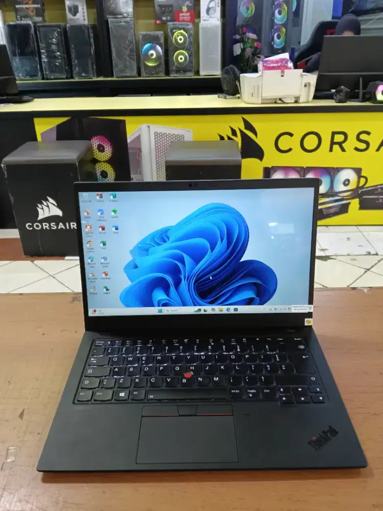 Laptop Lenovo Thinkpad x1 8th Intel core i5 Gen 10 ram 8gb SSD 256gb