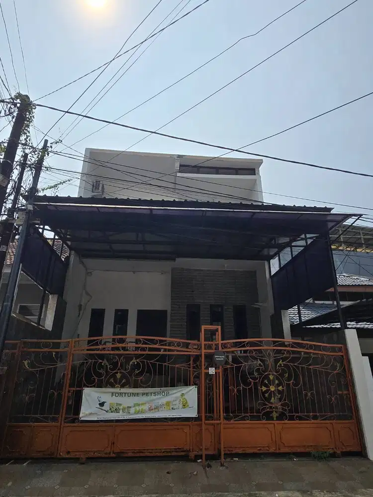 Rumah Dikontrakkan di Taman Pegangsaan Indah, 4KT+2KM, Renov, 200 M