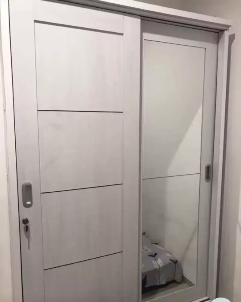 2 buah lemari baju siap pakai