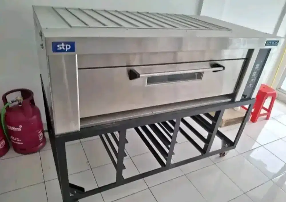 Oven SINMAG single deck 3 tray.like new