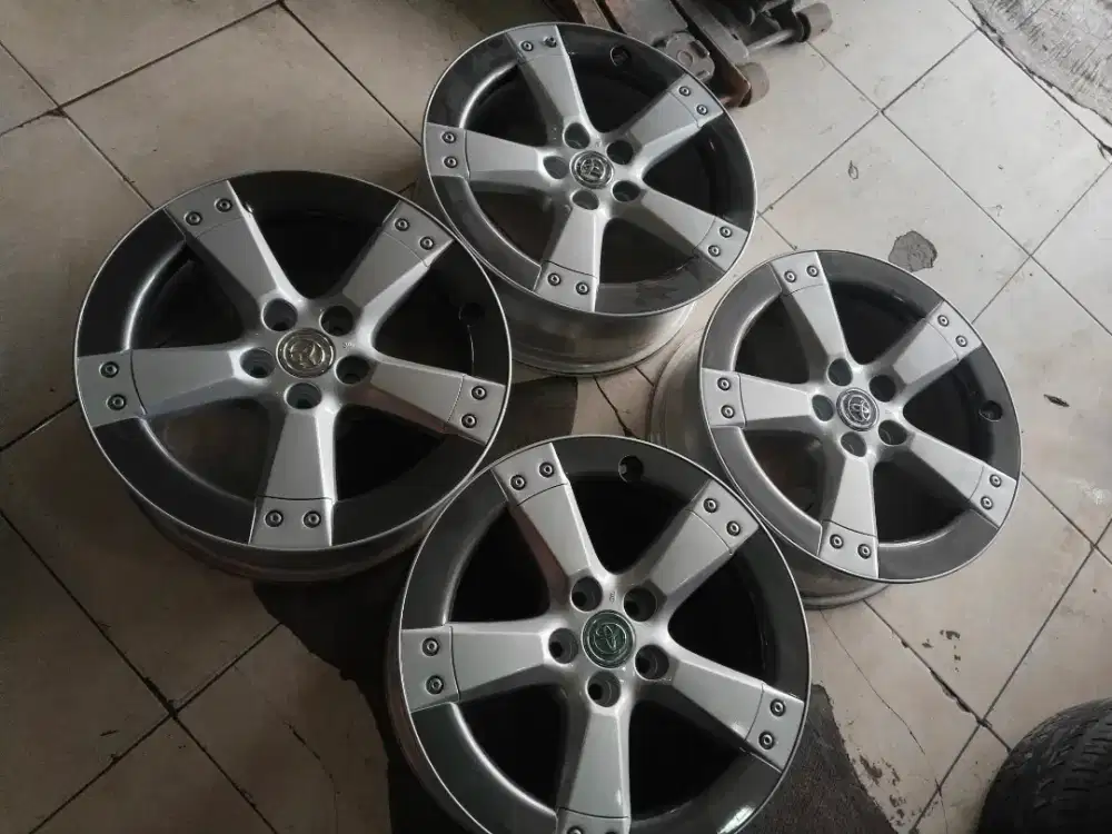 velg toyota R18