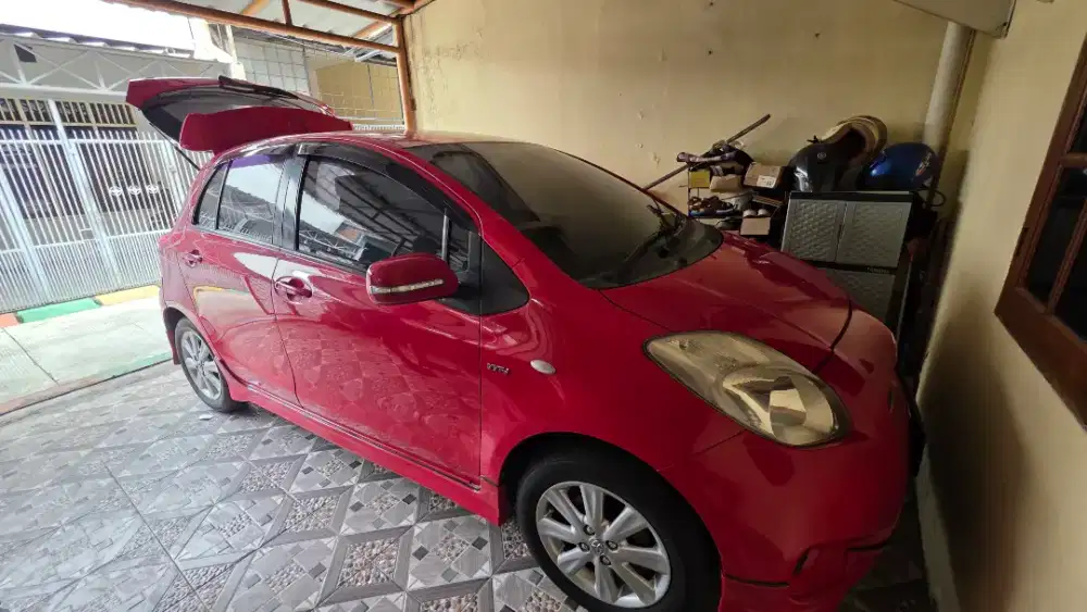 TOYOTA YARIS 2013 E 1.5 AT/MATIC