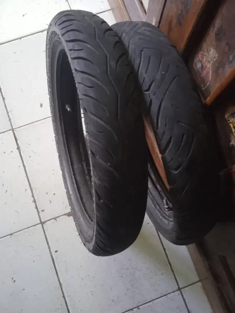 Dijual ban motor metic luar + ban dalamnya sepaket