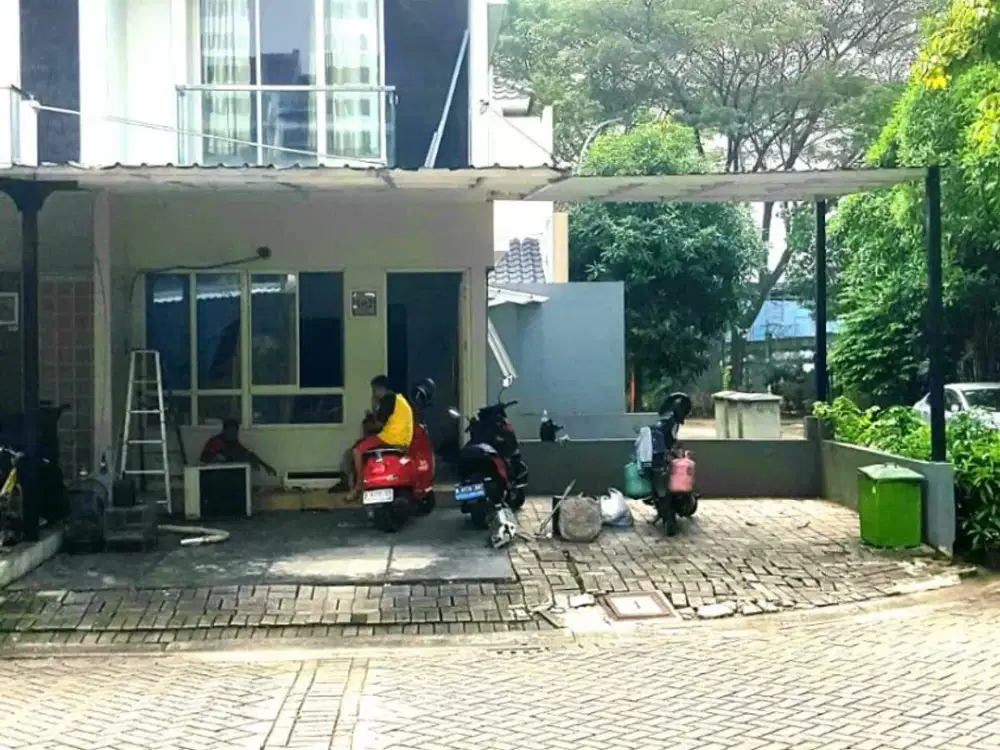 Disewakan Rumah Hoek 2 Lantai Residence One Siap Huni
