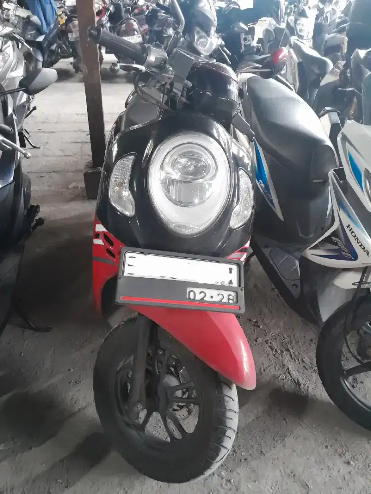 DIJUAL HONDA SCOOPY SPORTY RED DONAT TANGAN PERTAMA INDIVIDU