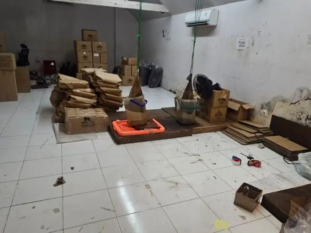 Di sewakan Gudang+kantor di MATRAMAN