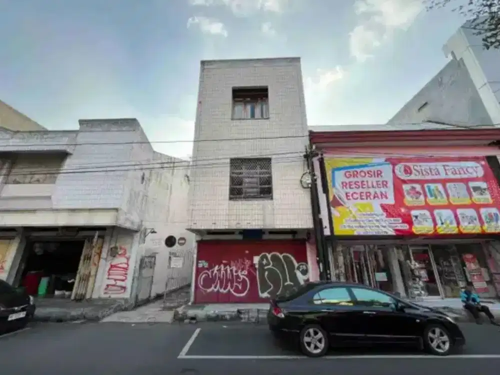 Dijual Cepat Ruko Strategis 3 Lantai Kawasan Bisnis Lokasi Strategis Laweyan,Solo Luas 116m2 BU!!