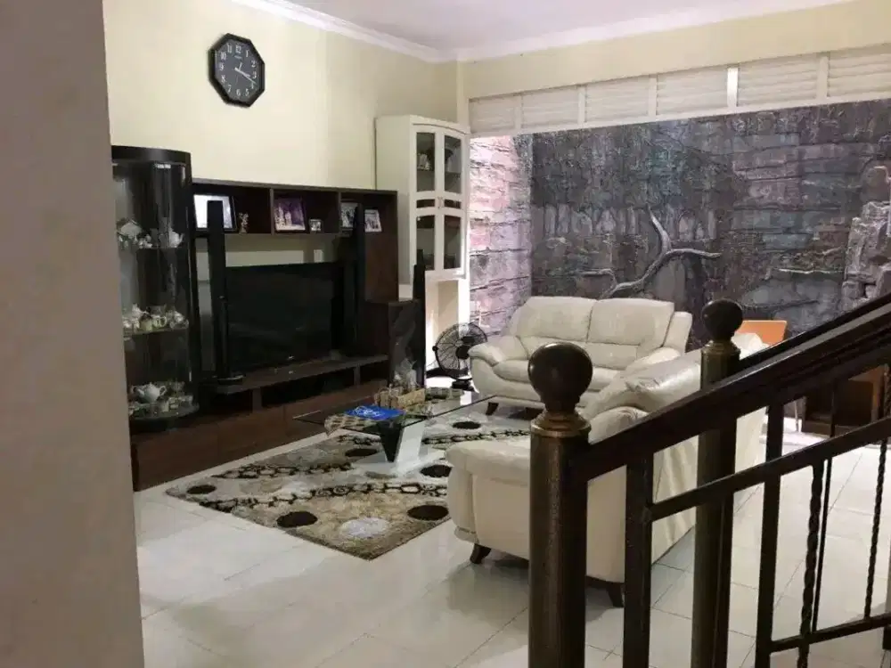 RON.A744 RUMAH KUTISARI ROYAL PARK SURABAYA KAWASAN NYAMAN UNTUK KELUARGA