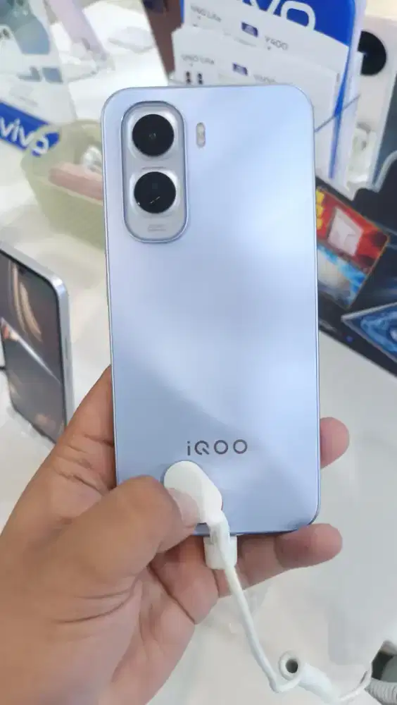 IQOO Z11 RAM 8/256 (ERAFONE BINTARO PLAZA)