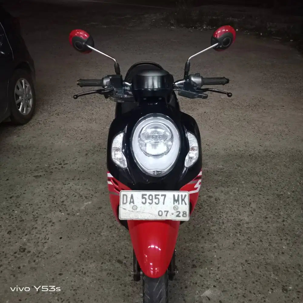 SCOOPY 2023 RED