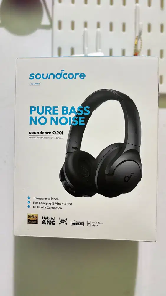 ￼Soundcore by Anker Q20i Bluetooth Headphones