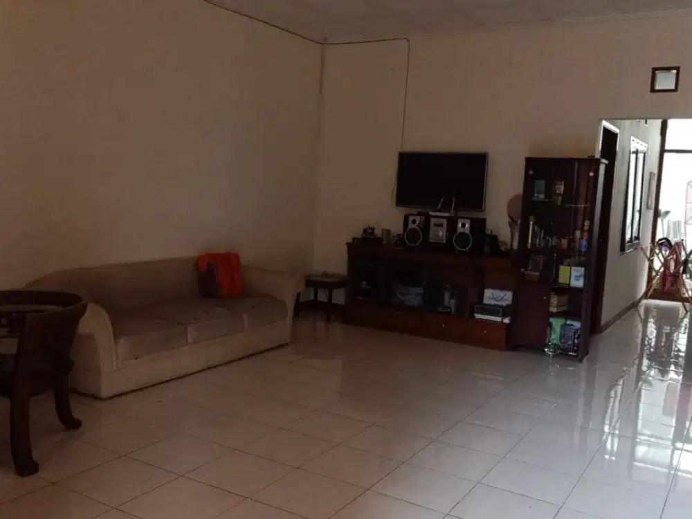 Rumah Strategis di Boulevard Hijau Harapan Indah Bekasi, 3+1 KT, Siap Huni
