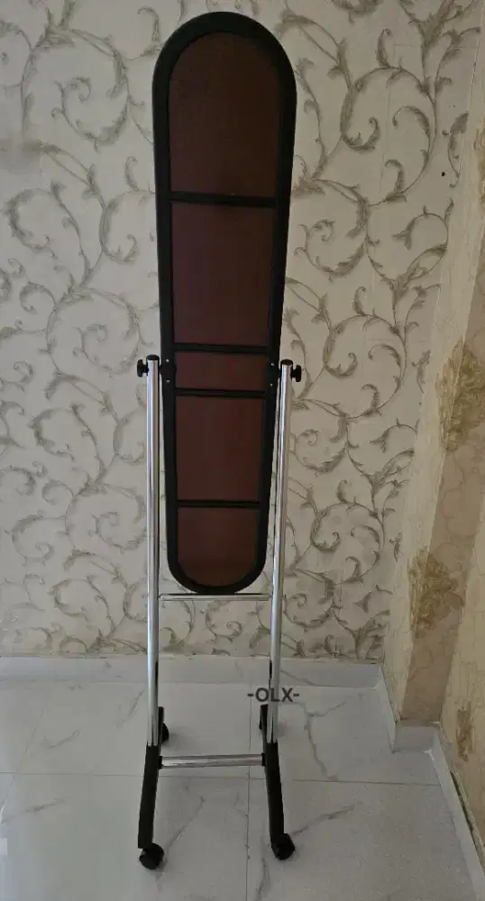 Standing mirror