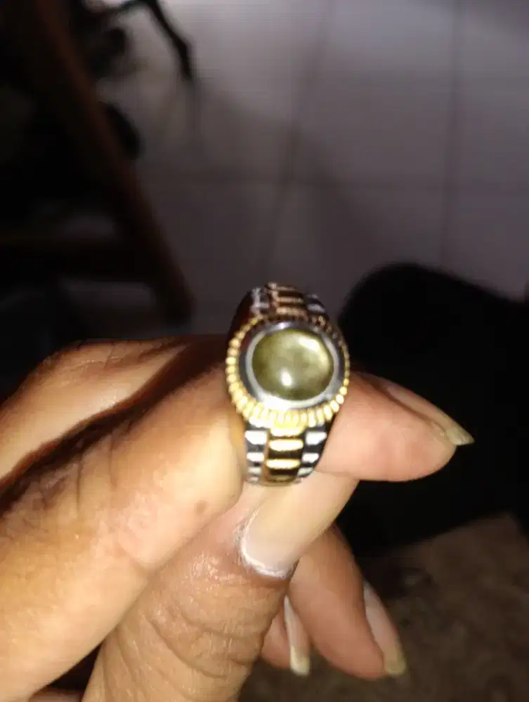 Batu mata kucing (Chrysoberyl)