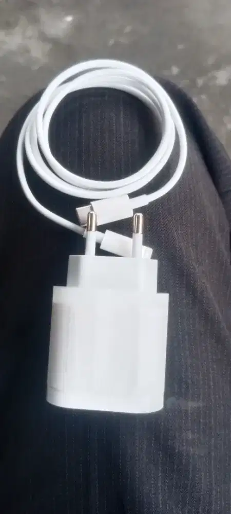 Charger ip 25w like new