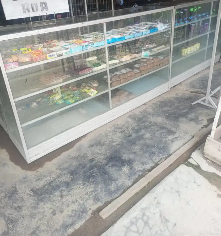 Etalase bekas panjang 2 Meter