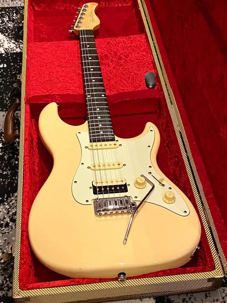 Sire S3 Larry Carlton HSS Vintage White