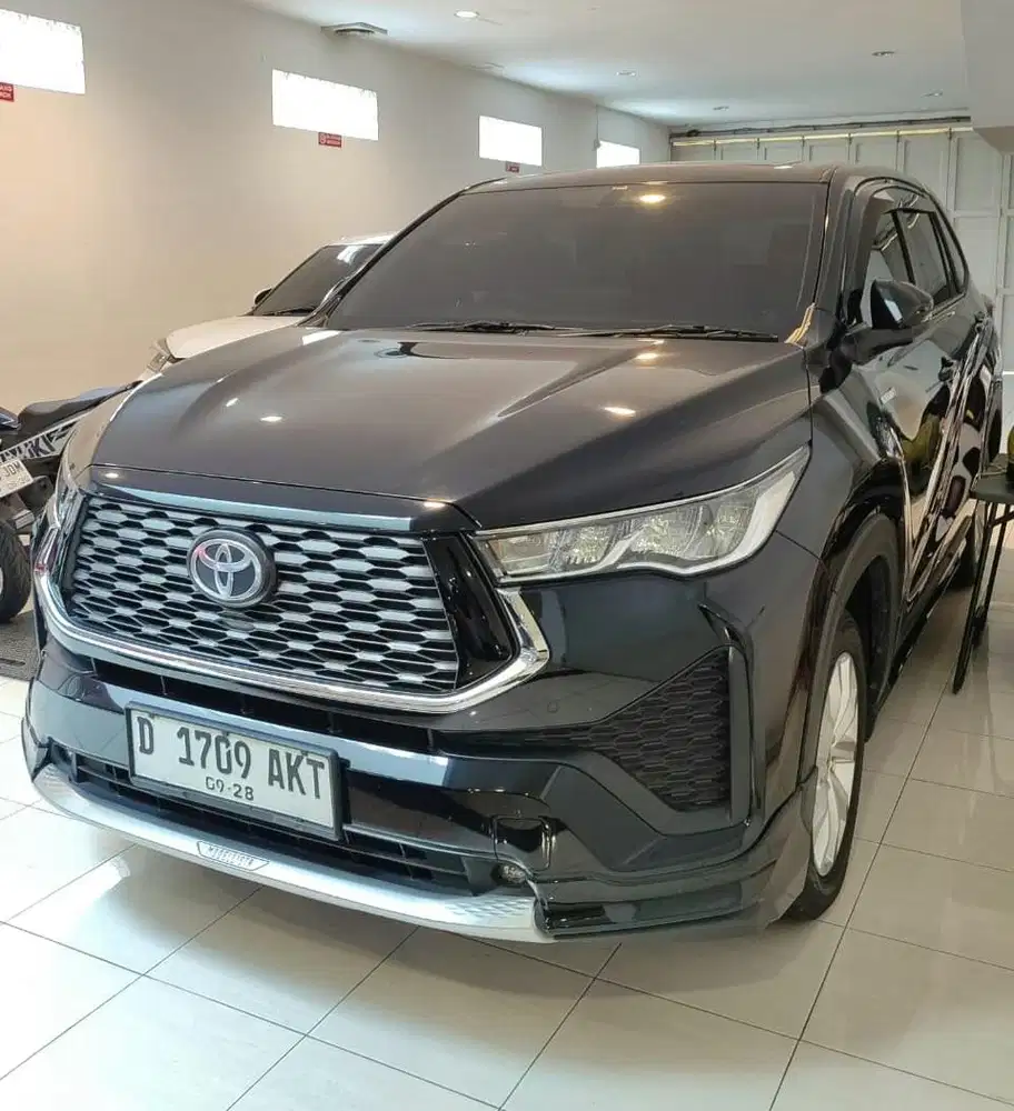 ZENIX HYBRID MODELISTA V 2.0 AT 2023 LowKM 25rb RECORD TOYOTA BANDUNG