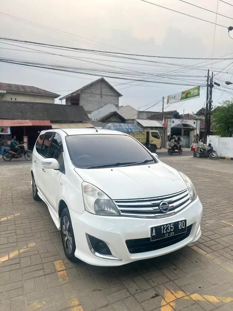 nisan grand livina