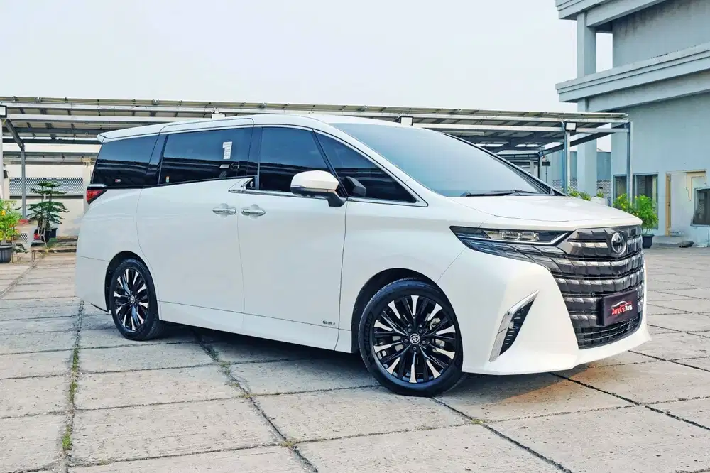 Like New Low Km Toyota Alphard 2.5 Hev Hybrid TSS 2025