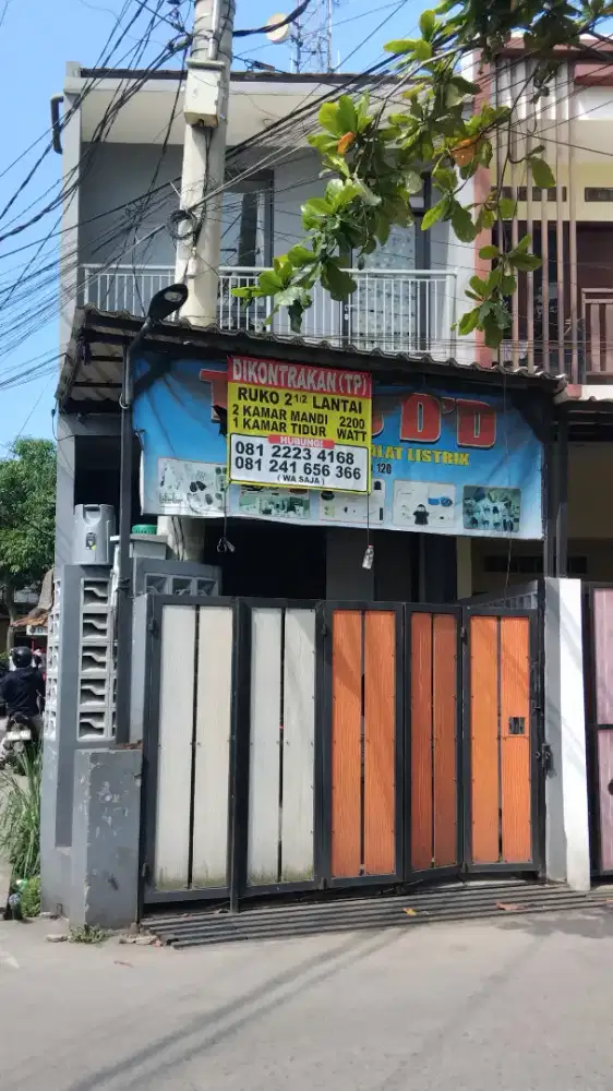 Di kontrakan ruko