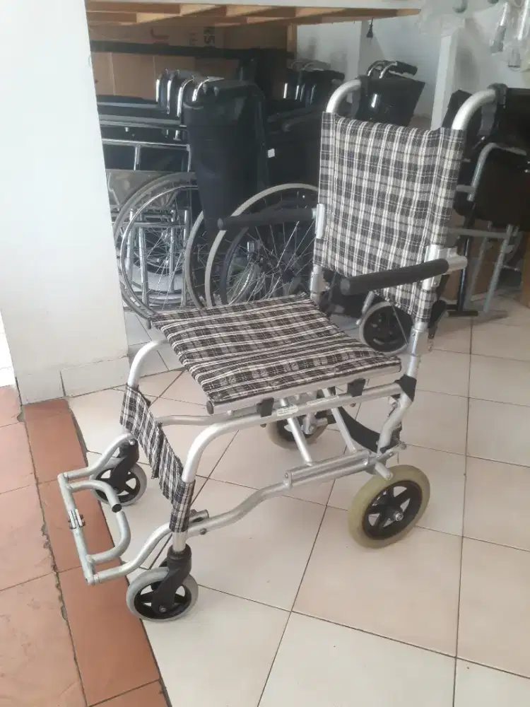 Kursi roda travelling bekas