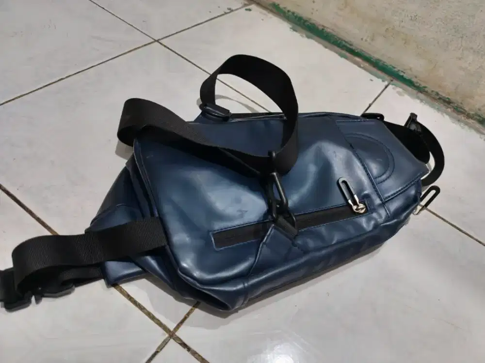 Tas Selempang Pria & Wanita HAOSHUAI (Anti Air)