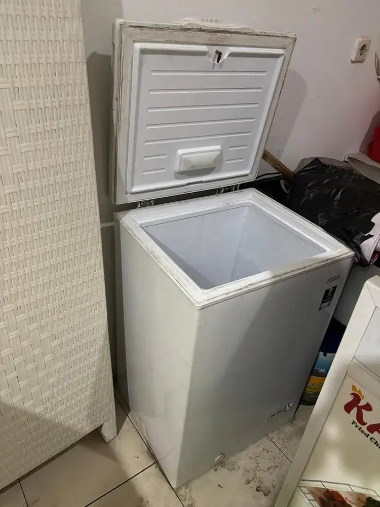 Chest Freezer Aqua Putih