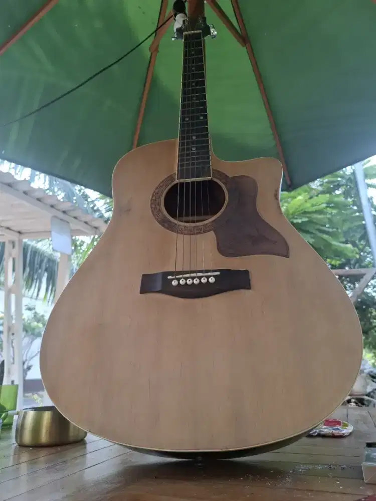 Dijual gitar Karafuru Shiroi bekas