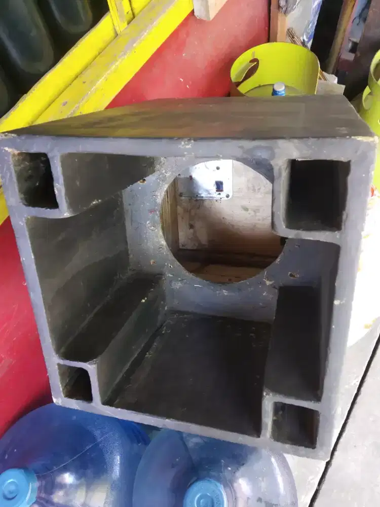 Box speaker 8 in