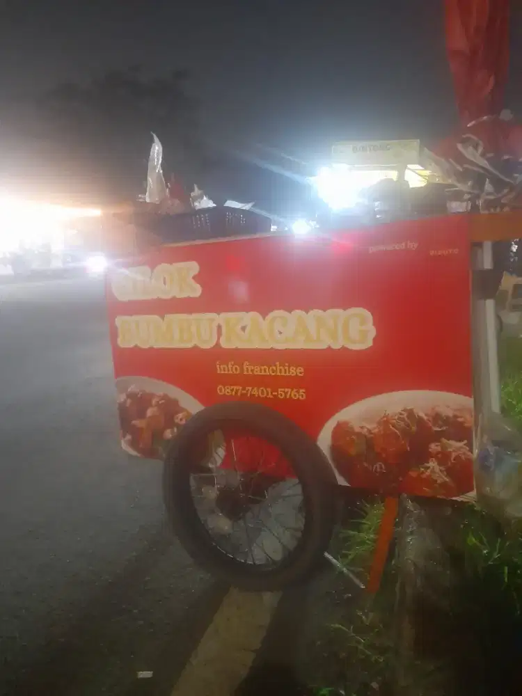 Jualan cilok bumbu kacang