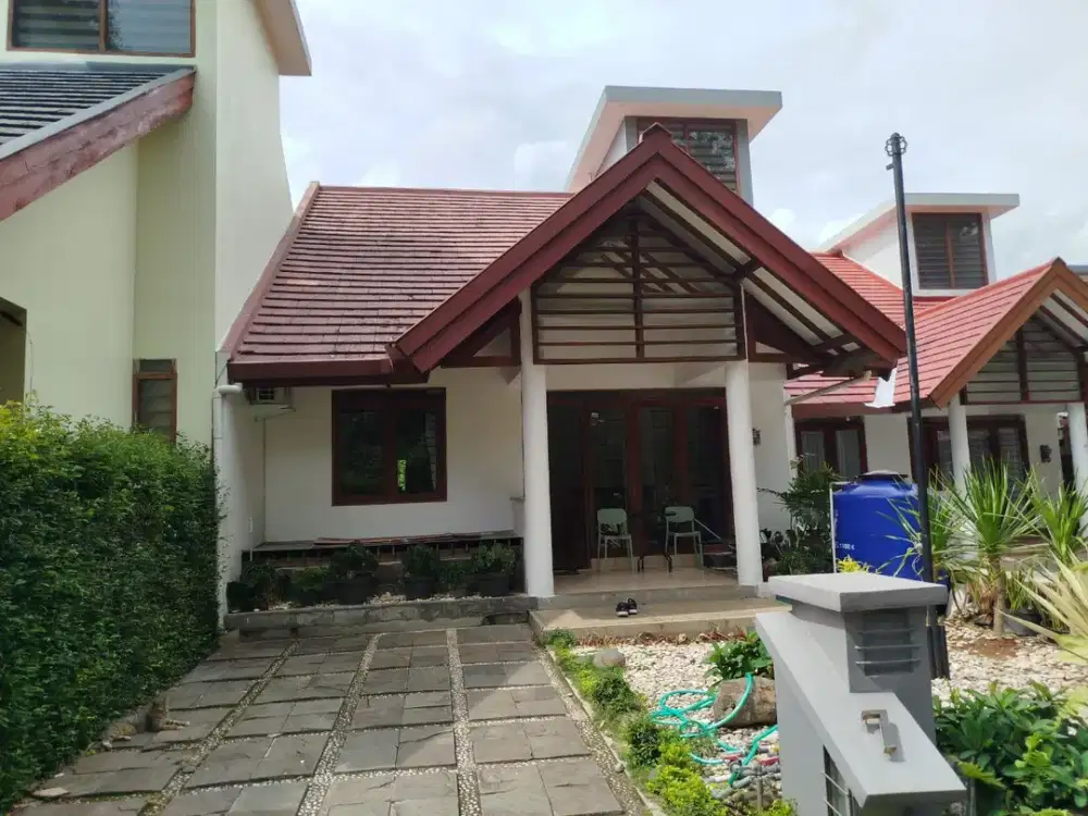 Rumah Villa di Dago resort dengan kolam renang